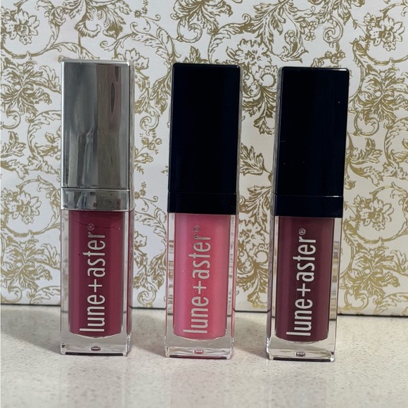 3 Lune + Aster Vitamin C & E Lip Gloss~Influencer, Activist & Entrepreneur. - Picture 1 of 3